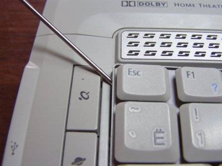 Как снять клавиатуру с ноутбука