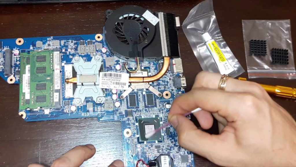 Как наносить термопасту на процессор ноутбука