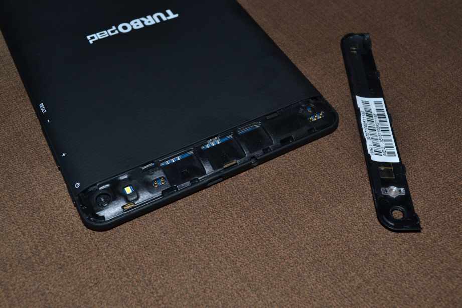 TurboPad 802i: слоты ля карт памяти и SIM