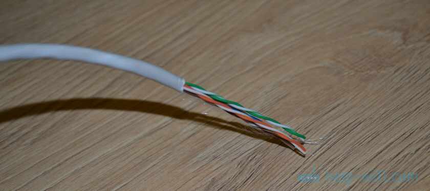 Зачистка сетевого кабеля для подключения к сетевой розетке