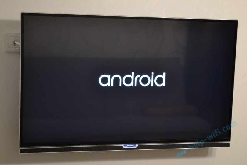 Проверяем наличие функции Smart TV по экрану загрузки